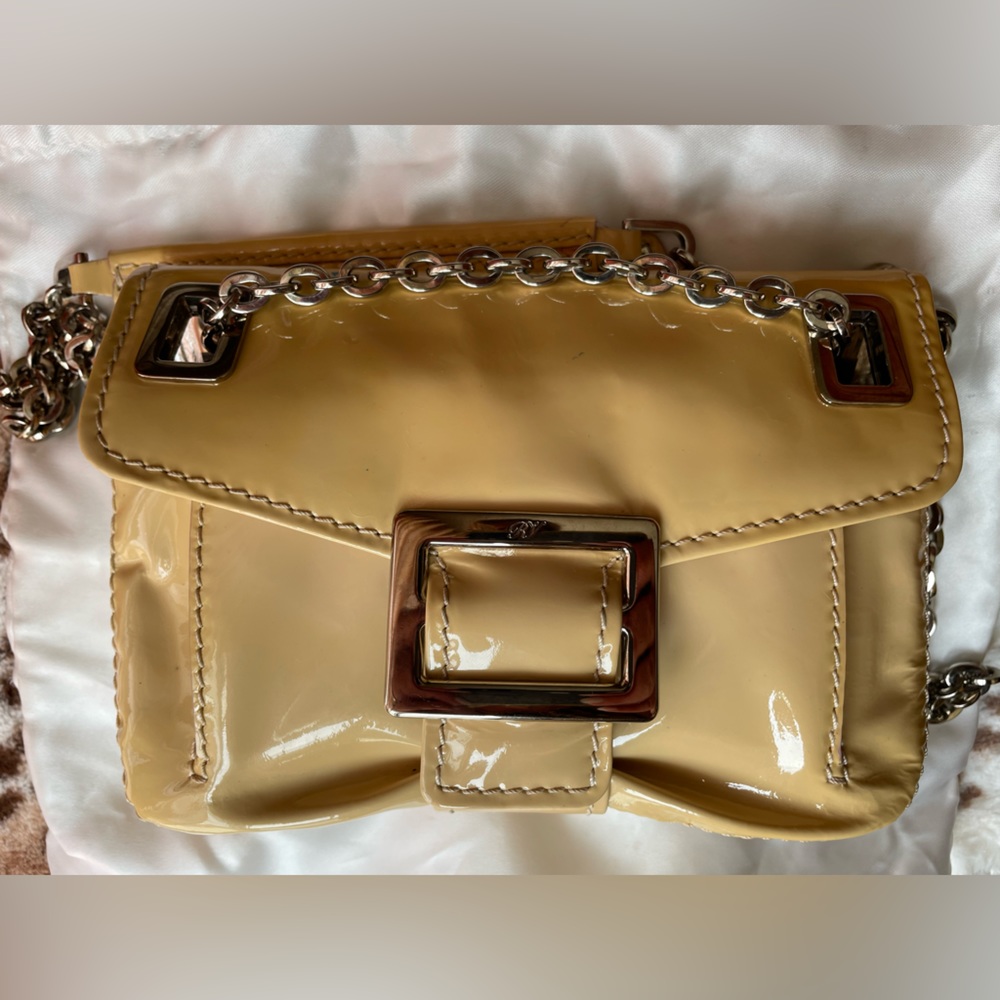 Roger Vivier metro bag micro restyling